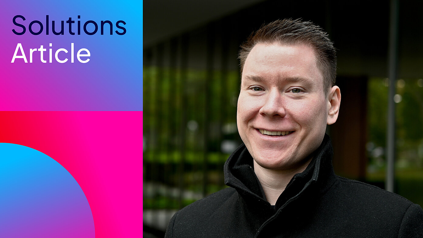Lukas, Senior Software Engineer bei FI-SP, nach seiner Rückkehr im Porträtbild draußen fotografiert