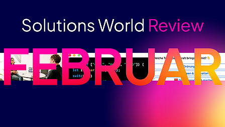 Headergrafik „Solutions World Review – FEBRUAR“ mit Play-Icon und Motiven zu Gehalt, Code und Team-Superkräften.
