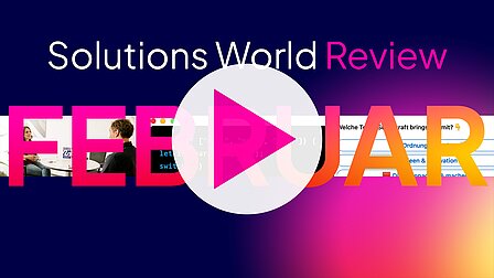 Headergrafik „Solutions World Review – FEBRUAR“ mit Play-Icon und Motiven zu Gehalt, Code und Team-Superkräften.