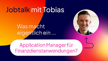 Jobtalk Application Manager mit einem freundlich lächelnden jungen Mann im Hemd.